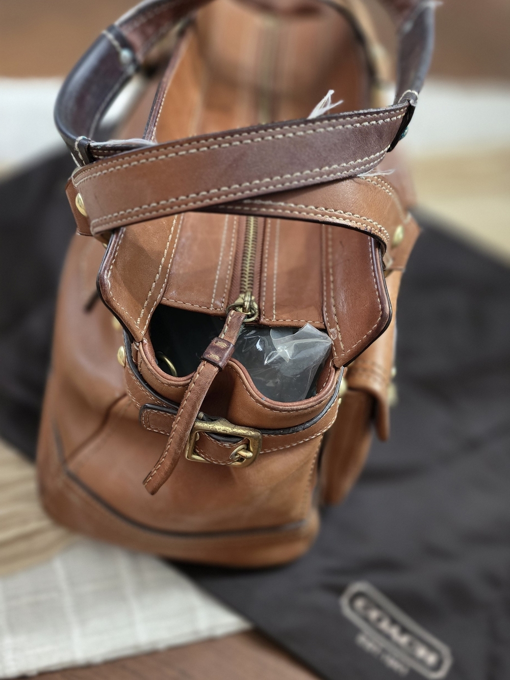 VINTAGE Coach Tan Brown Leather Shoulder Bag with Front Pocket Details - Picture 7 of 7